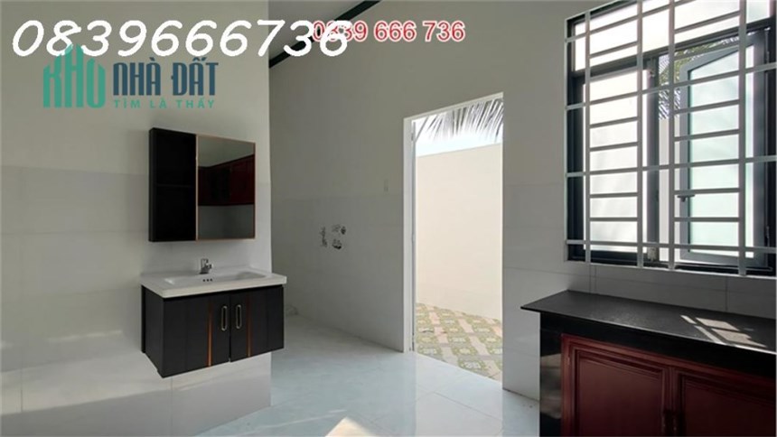 Ngôi Nhà Mái Thái Đẹp Mắt Gần Chợ, Trường Học