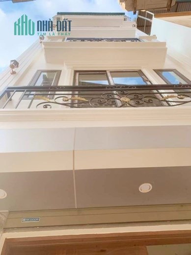 NHÀ MỚI ĐẸP 5 TẦNG DT:45M2 MT: 4.3M (TỔNG 7 P NGỦ ) GIÁ:5.6 TỶ GẦN PHỐ CÁT LINH  QUẬN ĐỐNG ĐA .