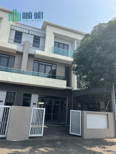 Bán nhà phố 3 tầng 120m2 trục 26m Centa City VSIP chỉ hơn 6.x tỷ 0989558302