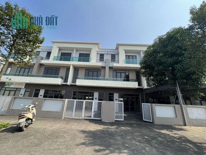 Bán nhà phố 3 tầng 120m2 trục 26m Centa City VSIP chỉ hơn 6.x tỷ 0989558302