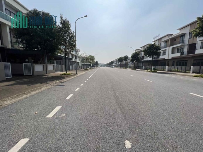 Bán nhà phố 3 tầng 120m2 trục 26m Centa City VSIP chỉ hơn 6.x tỷ 0989558302