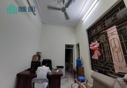 CHO THUÊ NHÀ NGUYÊN CĂN, VĂN PHÒNG, Ở NHÓM, KINH DOANH, 3T, 3N, 8tr HGĐ.....GẦN Ô TÔ.