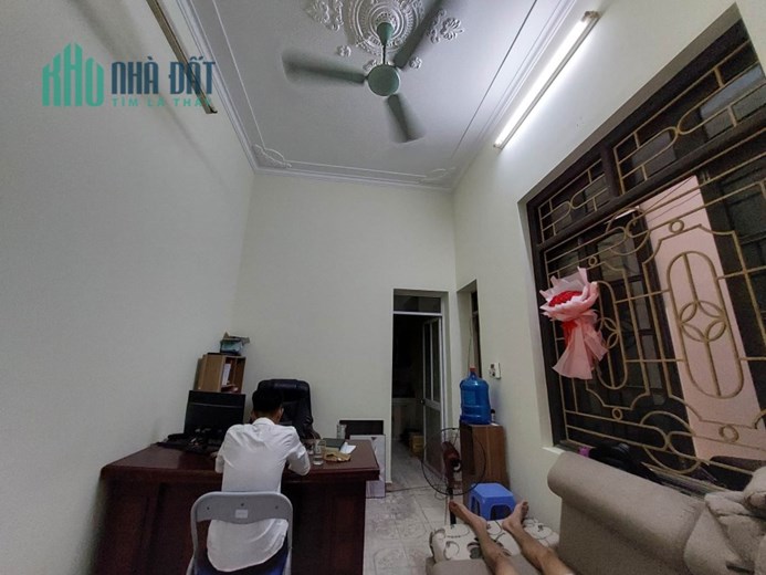 CHO THUÊ NHÀ NGUYÊN CĂN, VĂN PHÒNG, Ở NHÓM, KINH DOANH, 3T, 3N, 8tr HGĐ.....GẦN Ô TÔ.