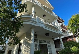 Cần bán villa 10 phòng ngủ trung tâm Hội An