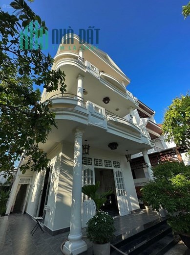 Cần bán villa 10 phòng ngủ trung tâm Hội An