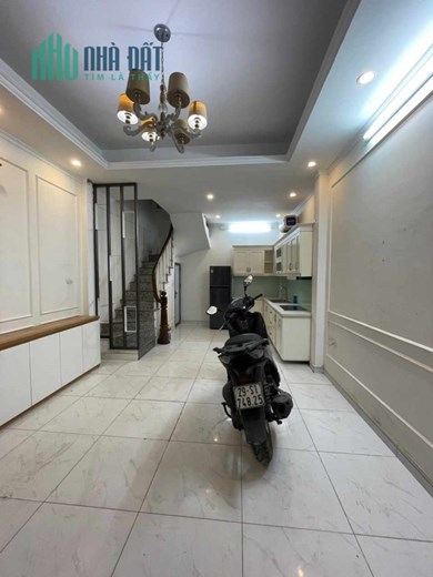 Bán nhà Văn Cao Ba Đình 33m 5T MT5m. Khu vực ít nhà đẹp bán. Gần Hồ Tây. Ở sướng. 4.4 tỷ