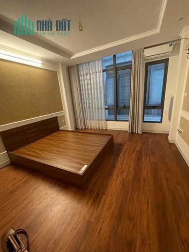 Bán nhà Văn Cao Ba Đình 33m 5T MT5m. Khu vực ít nhà đẹp bán. Gần Hồ Tây. Ở sướng. 4.4 tỷ