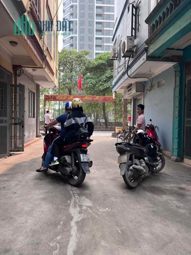 BÁN GẤP NHÀ Mặt ngõ 147 Tân Mai, Hoàng Mai ngõ thông DT 39m × 5T Ô Tô tránh vào hơn 4 tỷ