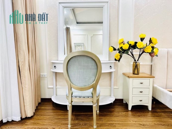 Nhà Ngọc Trì Thạch Bàn , Long Biên 80M x 5T  , Gara Ô Tô , Thang Máy , Sát Ô Tô Tránh . Giá 10.8 Tỷ