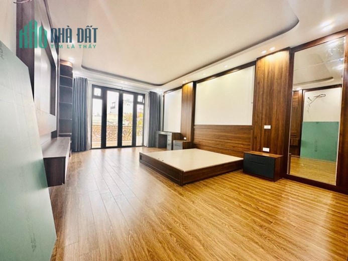 Nhà Ngọc Trì Thạch Bàn , Long Biên 80M x 5T  , Gara Ô Tô , Thang Máy , Sát Ô Tô Tránh . Giá 10.8 Tỷ