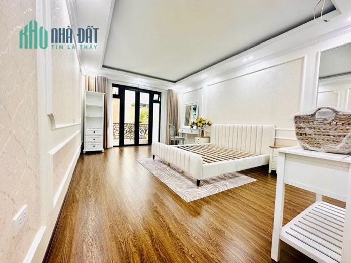 Nhà Ngọc Trì Thạch Bàn , Long Biên 80M x 5T  , Gara Ô Tô , Thang Máy , Sát Ô Tô Tránh . Giá 10.8 Tỷ