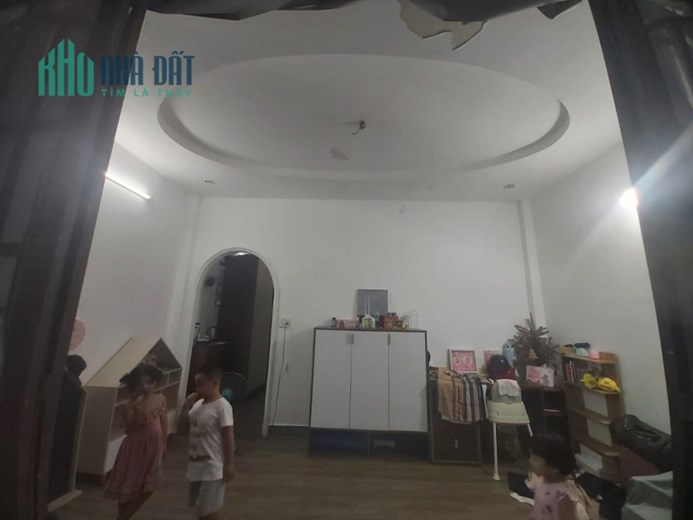 Bán nhà 2 Tầng 100m2, Ngang bề thế 5m, Hẻm xe hơi Quận 7
