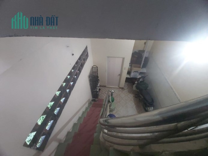 Bán nhà 2 Tầng 100m2, Ngang bề thế 5m, Hẻm xe hơi Quận 7