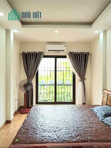 Bán nhà ngõ 515 Hoàng Hoa Thám, Ba Đinh, 31m2, 5 tầng, tặng nội thất, giá 4.35 tỷ