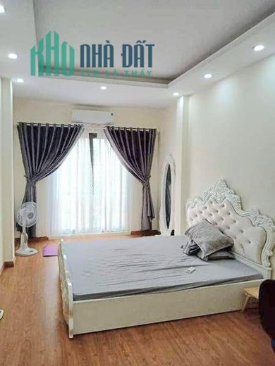 Bán nhà ngõ 515 Hoàng Hoa Thám, Ba Đinh, 31m2, 5 tầng, tặng nội thất, giá 4.35 tỷ