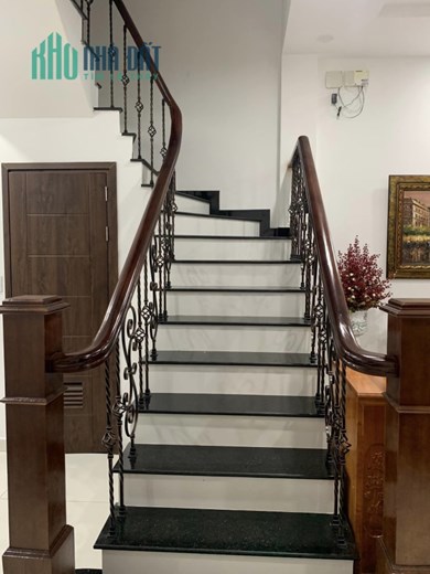 Bán Nhà 4 Tầng, Nội Thất đồ gỗ xịn sò, dân cư sầm uất nhất nhì Quận 7