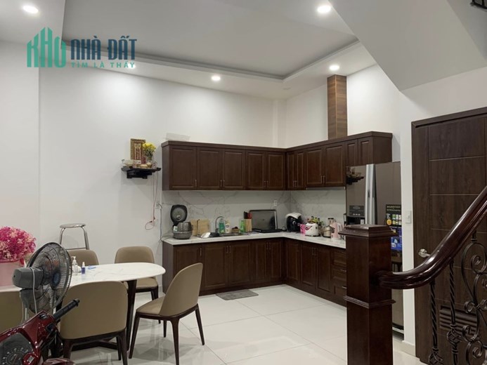 Bán Nhà 4 Tầng, Nội Thất đồ gỗ xịn sò, dân cư sầm uất nhất nhì Quận 7
