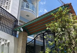 Bán nhà 3 Tầng, nội thất đầy đủ giếng trời thoáng mát, xe hơi đỗ cửa Quận 7