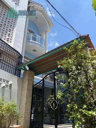 Bán nhà 3 Tầng, nội thất đầy đủ giếng trời thoáng mát, xe hơi đỗ cửa Quận 7