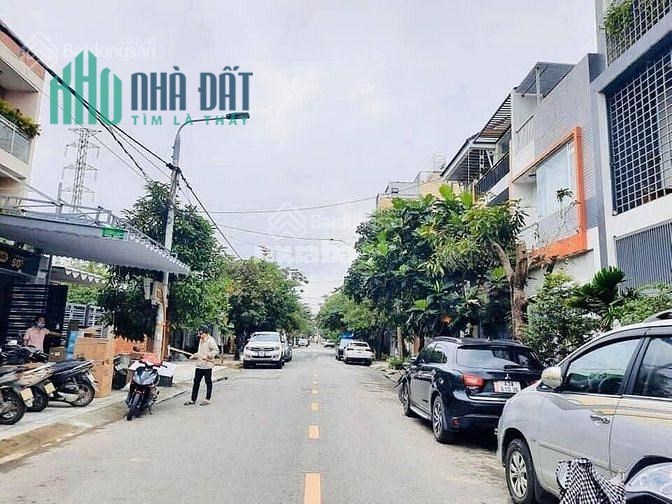 Mặt tiền kinh doanh sầm uất Tú Mỡ, 95m2, 3 tầng, đường 7m5 lề 3m, kế bến xe, nhỉnh 6 tỷ