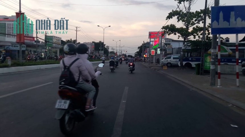 Bán gấp mặt tiền Nguyễn Văn Cừ, 110m2 DTSD, đường 33m lề 9m, chỉ 1 tỷ 99, chưa tới 2 tỷ