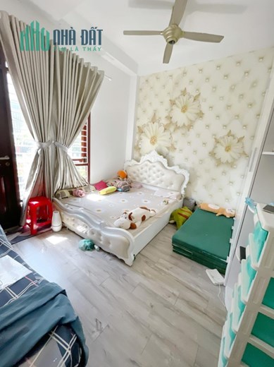 Xuất cảnh, giảm 900 triệu, bán nhanh nhà HXH Phan Đăng Lưu, 5 tầng, vào ở ngay