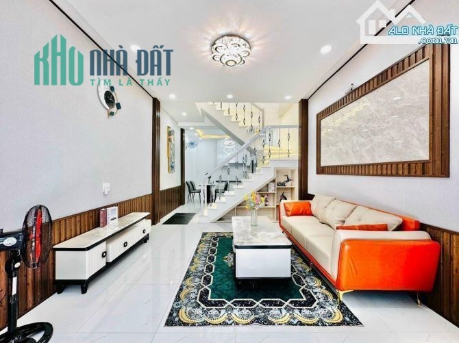 Bán Nhà CMT8 - Q10. 70m2 giá 4 tỷ, ĐANG CHO THUÊ 18tr/tháng, kinh doanh tốt. sổ riêng
