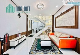 Bán Nhà Cao Thắng - Q10. 70m2 giá 4 tỷ, ĐANG CHO THUÊ 18tr/tháng, kinh doanh tốt. sổ riêng