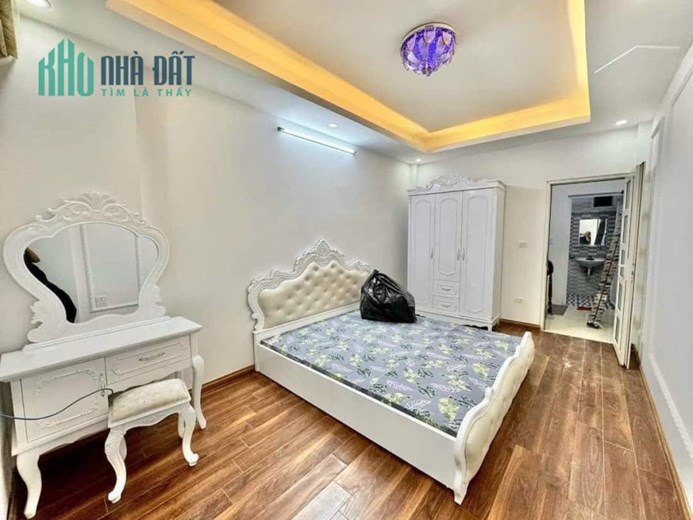 Bán nhà Phố Ngũ Nhạc Quận Hoàng Mai 30m2x5 tầng chỉ 2.98 tỷ.