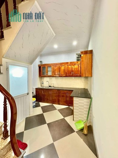 Bán nhà Phố Ngũ Nhạc Quận Hoàng Mai 30m2x5 tầng chỉ 2.98 tỷ.