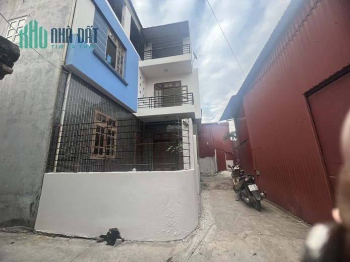 QUÁ MỨC NÓNG CHO ĐẤT THÀNH PHỐ 
Giá ối gời ơi bà con cô bác ạ 
GIÁ chỉ nhỉnh 1 tỷ có ngay nhà 3