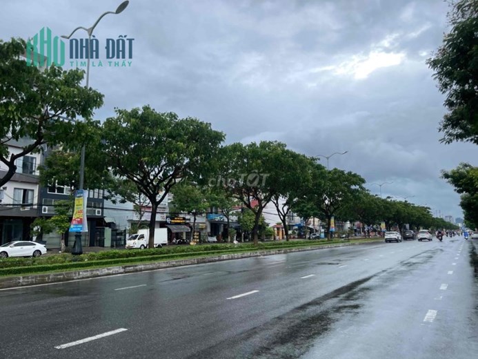 Bán gắp Mặt tiền Lê Văn Hiến, 300m2 (12x30), 3 tầng, đường 33m, sát cầu Biện, nhỉnh 16 tỷ