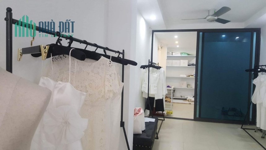 Bán nhà Thành Công - Ba Đình-TẦNG 1 NHÀ TẬP THỂ  - Ô TÔ ĐỖ CỬA - KINH DOANH - KHU VỰC DÂN TRÍ CAO -