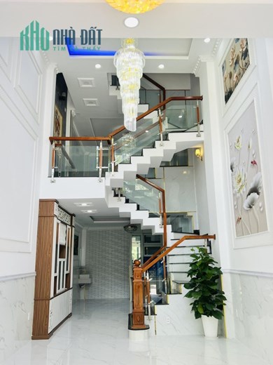 Ngợp!!! nhà Thái Thị Giữ Bà Điểm 5x20 4 tầng chỉ 3,3 tỷ Gọi: 0379371728