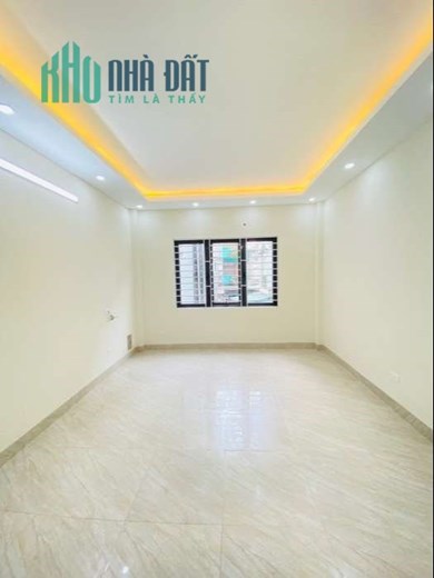 Nhà đẹp xây mới Ô Cách, Việt Hưng, 30m2x 5t, Đông Nam, gần chợ, sát phố 3 tỷ