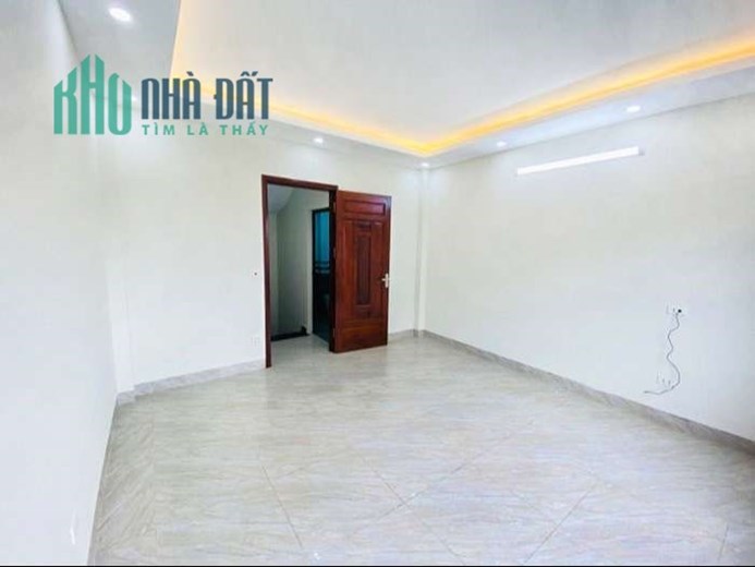 Nhà đẹp xây mới Ô Cách, Việt Hưng, 30m2x 5t, Đông Nam, gần chợ, sát phố 3 tỷ