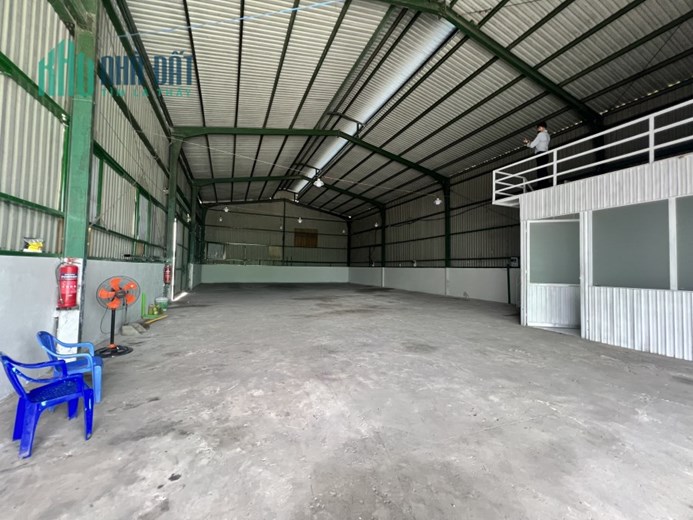 Kho mặt tiền Nguyễn Văn Tạo. Long Thới Nhà Bè 500m2 giá 25tr/ tháng