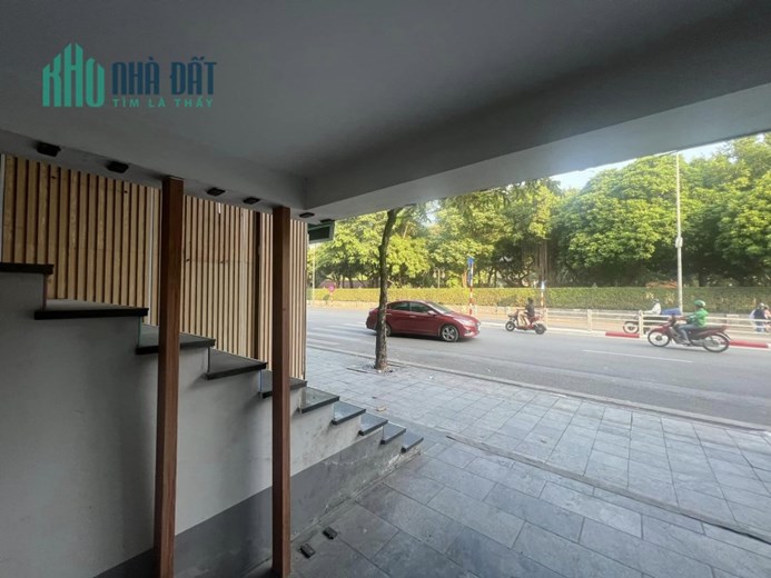 O9 2628 5559 Bán nhà mặt phố Tôn Đức Thắng 238m², 8 tầng, MT 10.7m, giá 108 tỷ Đống Đa