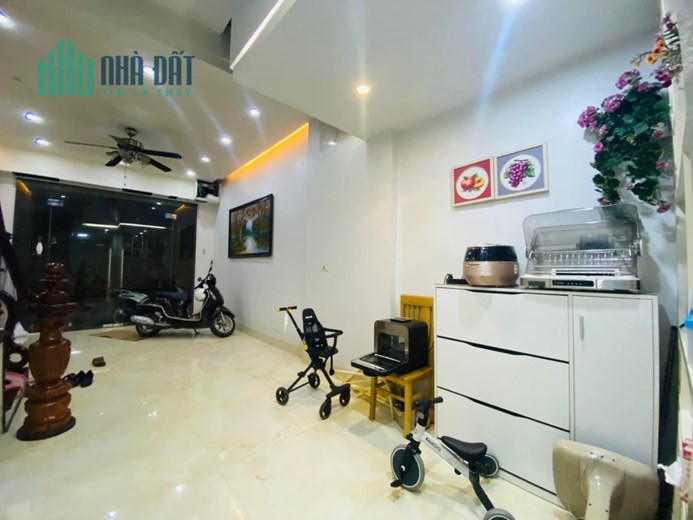 Nhà đẹp Xuân Đỉnh ở ngay 53m mt 6.4m gần ô tô