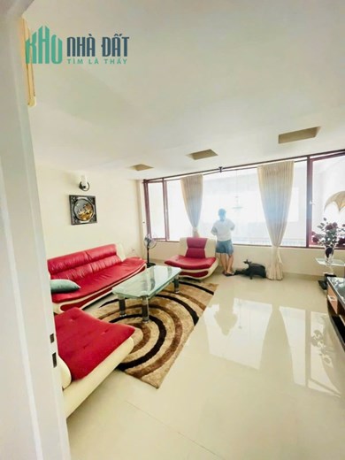 Bán nhà 3 tầng đường Đặng Thái Thân rộng 16m, Vĩnh Hoà. Cách biển chỉ ba làng chỉ 1km
