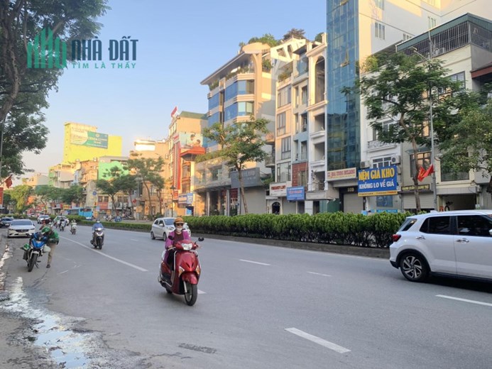 toà nhà lô góc mặt phố Nguyễn Văn Cừ, 148m x 9tầng, mặt tiền 6.5m, vỉa hè, thông sàn
