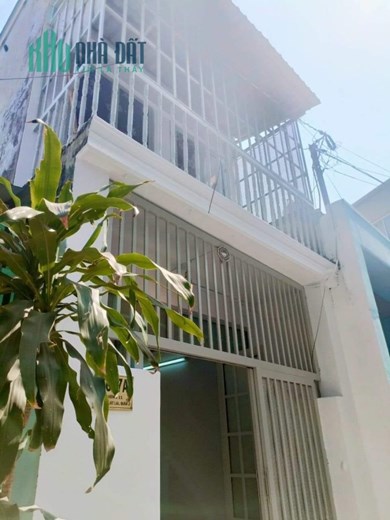 Nhà Quận 2 giá chỉ 2 tỷ 490 triệu.