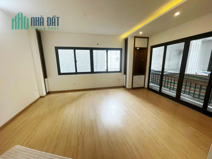 Bán lô 7 căn nhà xây mới Đội Cấn, 30m2-36m2, giá từ 5,15 tỷ - 5,65 tỷ.