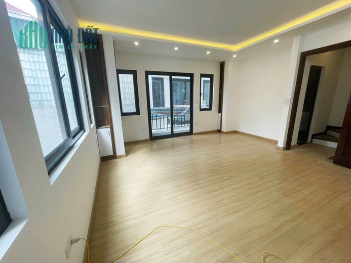 Bán lô 7 căn nhà xây mới Đội Cấn, 30m2-36m2, giá từ 5,15 tỷ - 5,65 tỷ.