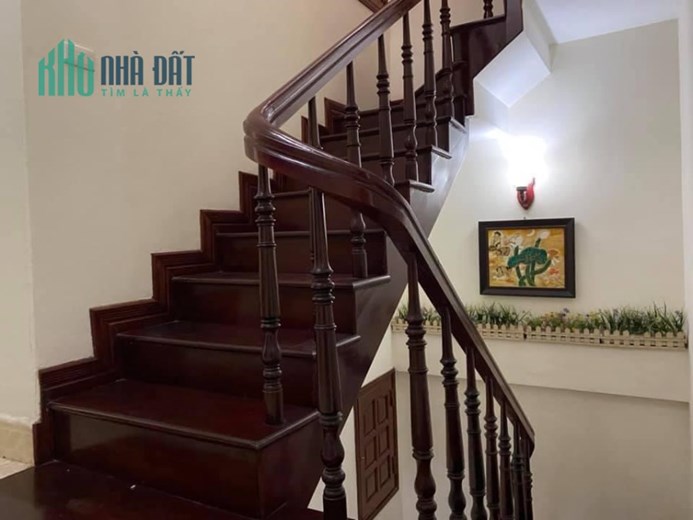 Bán nhà phố Hoàng Cầu, phân lô vip, 2 mặt ngõ, nhà đẹp, dân trí cao, 56m, 6.8 tỷ