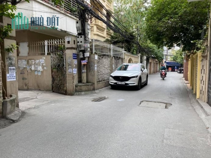 Bán nhà phố Hoàng Cầu, phân lô vip, 2 mặt ngõ, nhà đẹp, dân trí cao, 56m, 6.8 tỷ