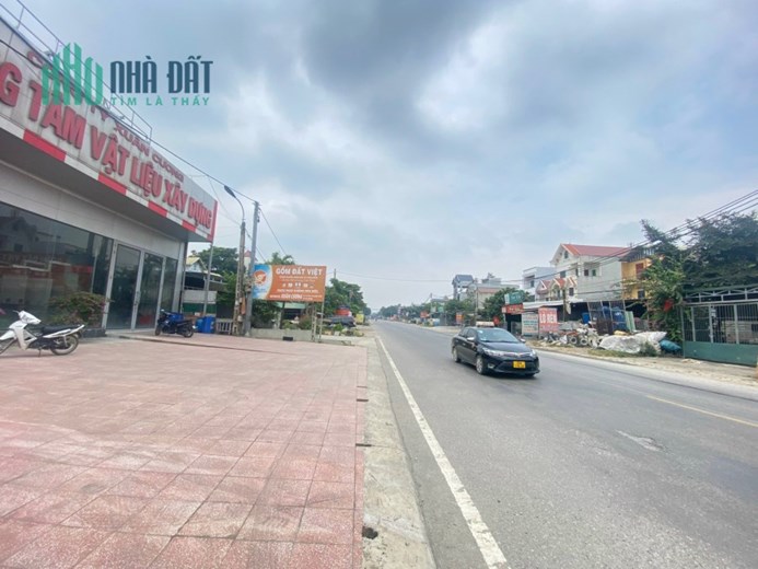 Mặt Đường quốc lộ 21A.
Ngay Ngã Tư Chợ Cá . Khu kinh doanh sầm uất. Tiện ích xung quanh đủ cả dt 52
