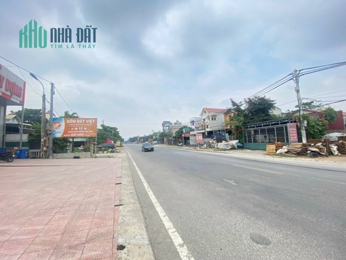 Mặt Đường quốc lộ 21A.
Ngay Ngã Tư Chợ Cá . Khu kinh doanh sầm uất. Tiện ích xung quanh đủ cả dt 52