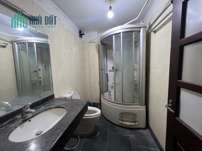 NHÀ ĐẸP PHỐ VỌNG, TIẾP GIÁP GIẢI PHÓNG. DIỆN TÍCH 61m2 x 4 tầng x mt 4.3m. NHỈNH 5 TỶ.