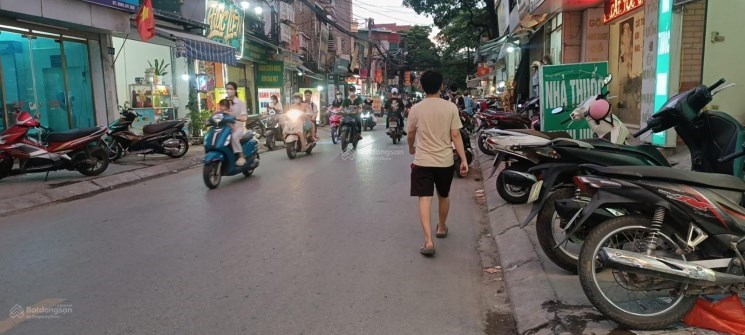 Mặt phố Vĩnh Hưng 80m2, MT 5m, ô tô tránh, KD sầm uất giá 7.8 tỷ